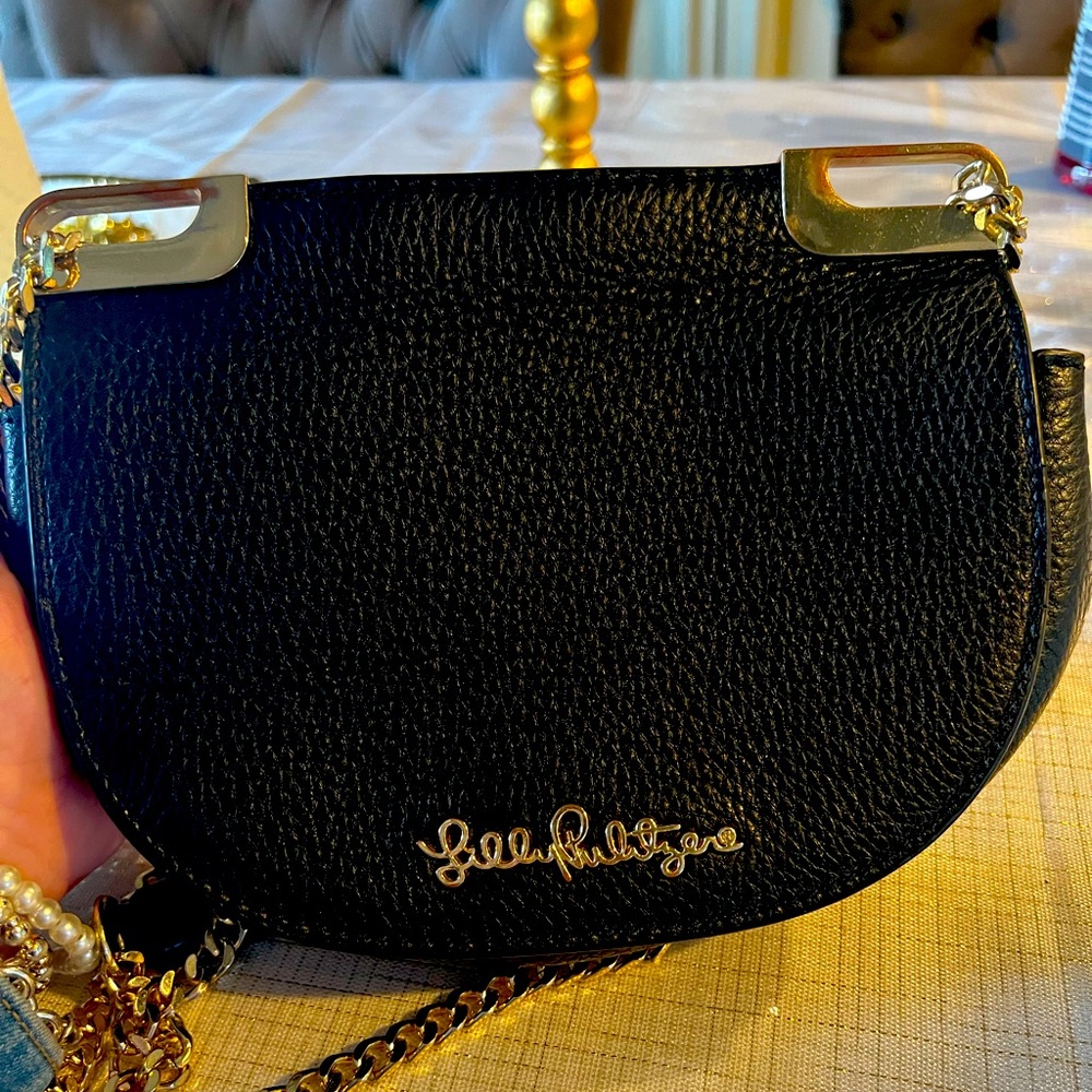 black lilly purse